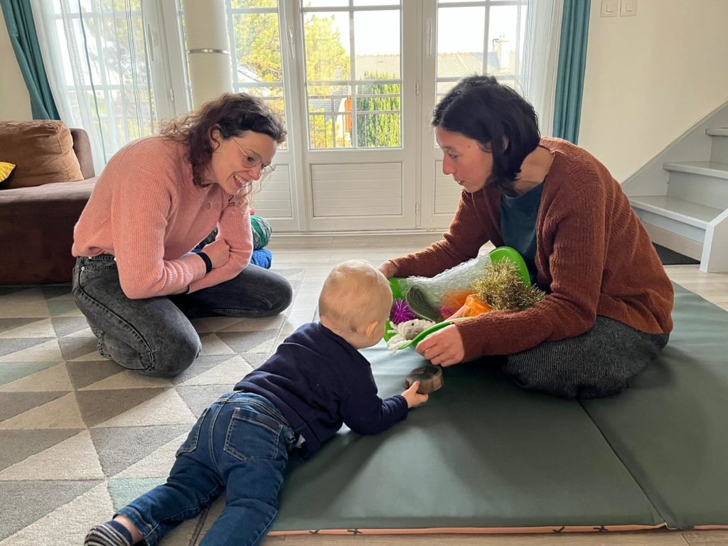 observer les étapes du développement psychomoteur de bébé